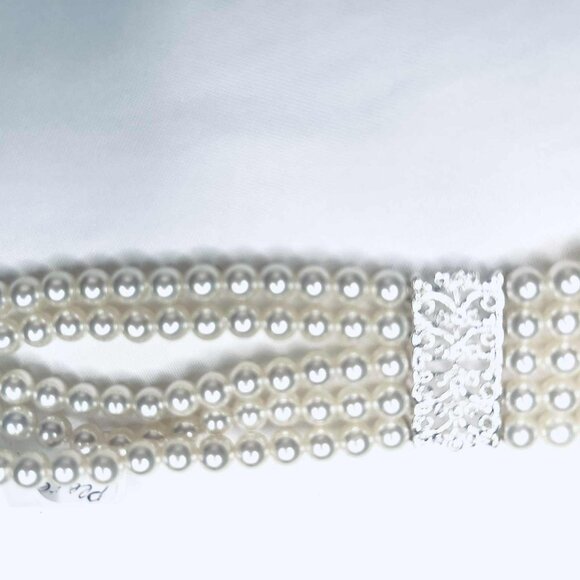 Vintage Faux Pearl Multi-Strand Choker with Ornate Silver Panels – 32–40 cm - Picture 7 of 8